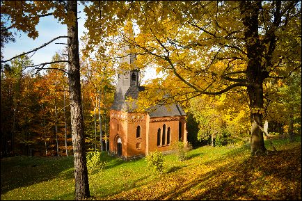 Hochzeitslocation, romantische Säle, Räume für Hochzeitsfeier, Tischdekoration, Stuhlhussen, Essen und Trinken, Silberhochzeit